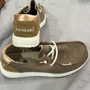 Hey Dude Corduroy Chestnut size 6